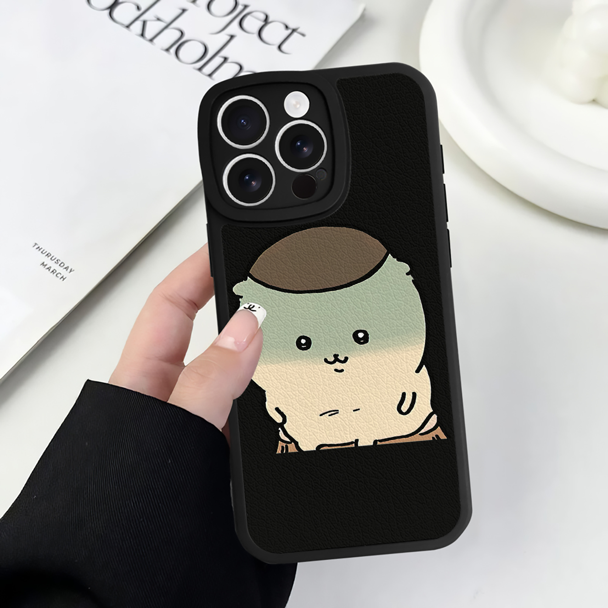 （画像用） ちいかわ くりまんじゅう Chii-kawa kuri manjū 【iPhone 16シリーズ対応】シリコンスマホケース（レザー調） 材質：シリコン